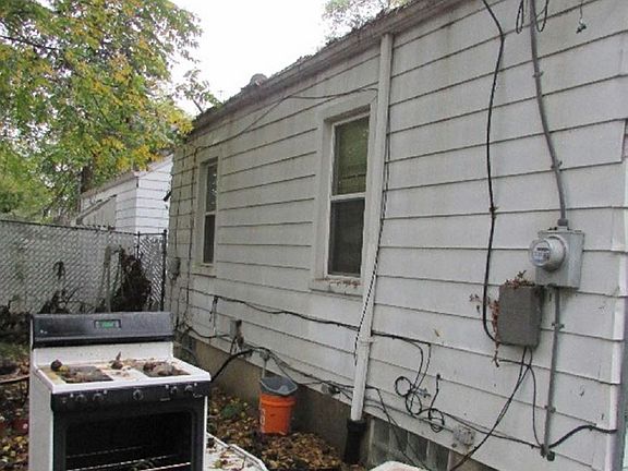 4th image of 15834 Westbrook St