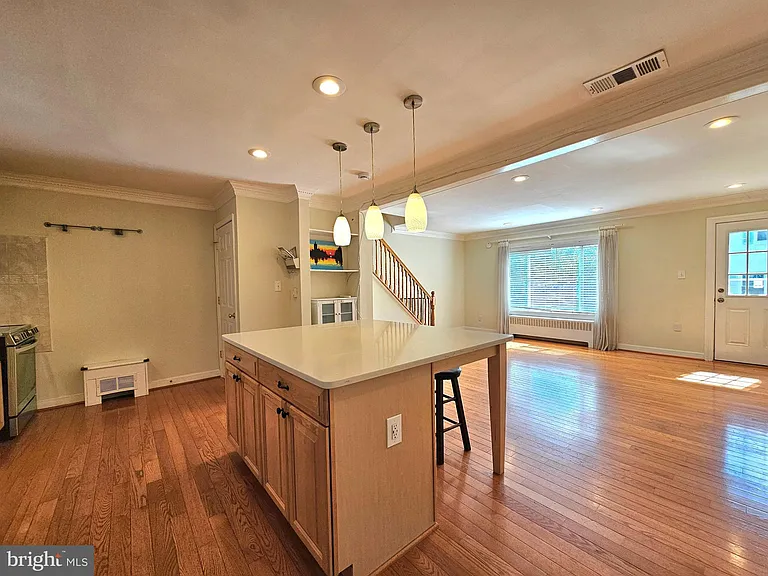 3109 Mosby St — Photo 3