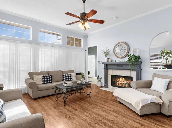 2012 Valley Falls Ave, Mesquite, TX 75181