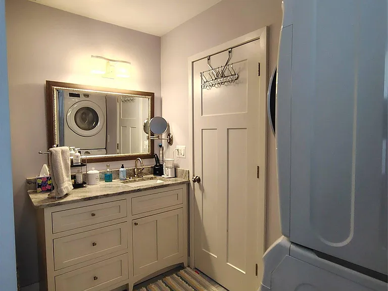 241 N Helen Ave — Photo 10
