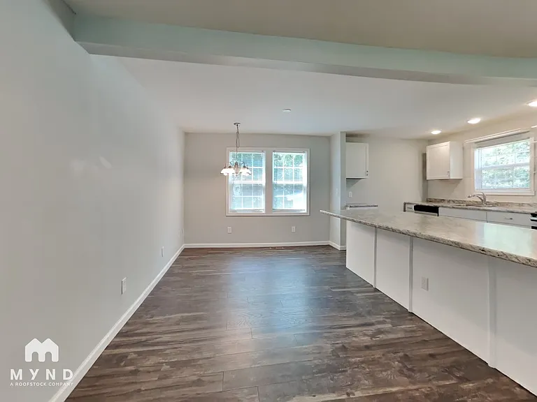 2901 Newark Dr — Photo 9