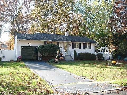 1st image of 14 Tracker Ln