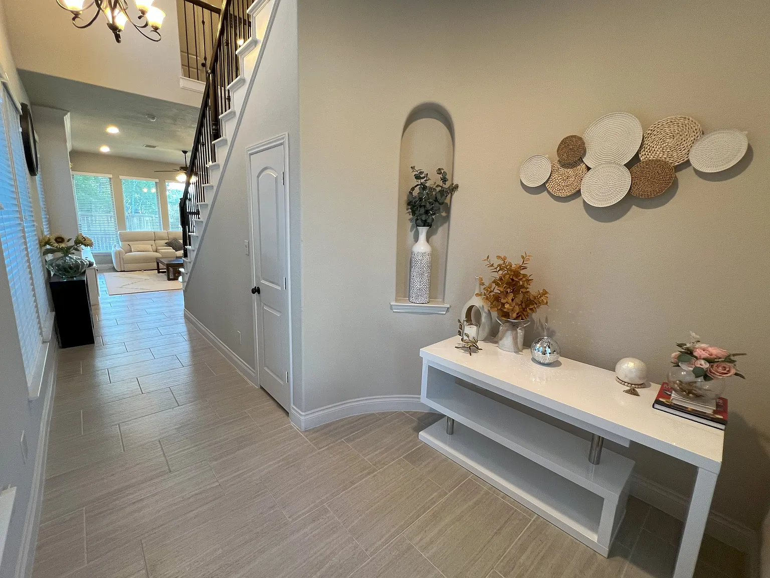 3 bed, 2.5 bath, 2364 sqft, $2,999 — Photo 4