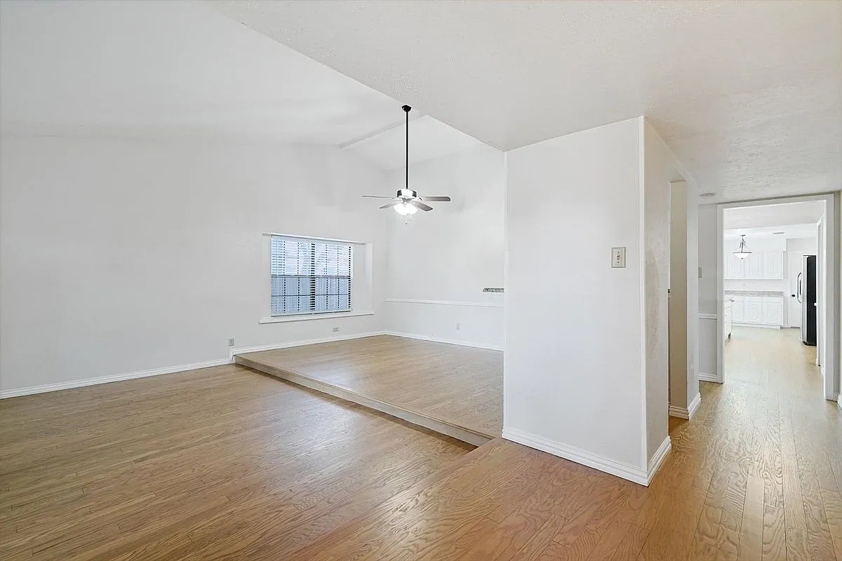 4 bed, 2.0 bath, 2028 sqft, $2,700 — Photo 2