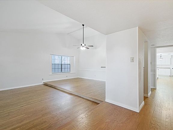 2nd image of 2825 Windsor Dr