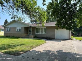 1418 McHugh Ave, Grafton, ND 58237