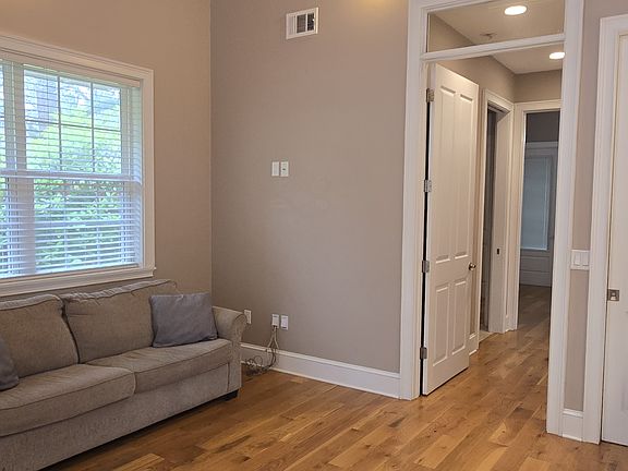 3rd image of 627 Chancey Ln
