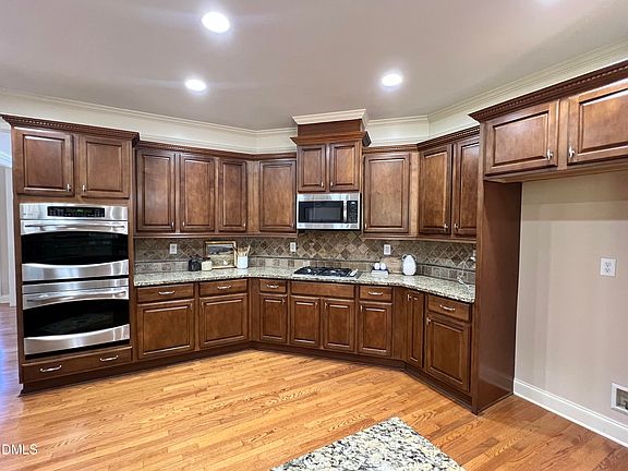 5th image of 102 Revere Forest Ct