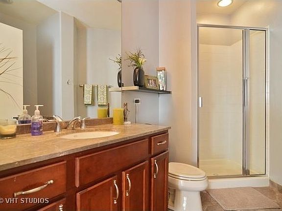 5th image of 859 W Erie St APT 605
