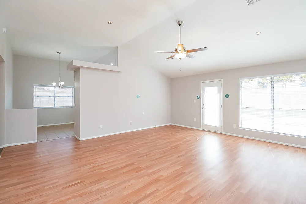 3 bed, 2.0 bath, 1456 sqft, $2,005 — Photo 4
