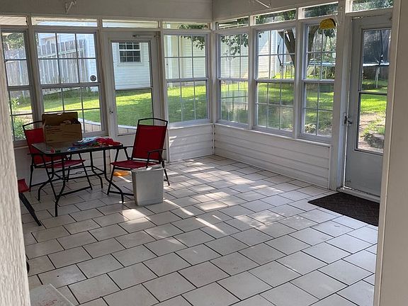2nd image of 104 Mill Creek Ln
