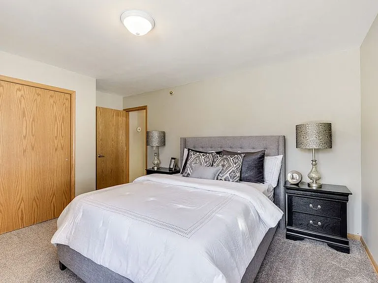 Edina Galleria Flats - 7008 Sandell Avenue