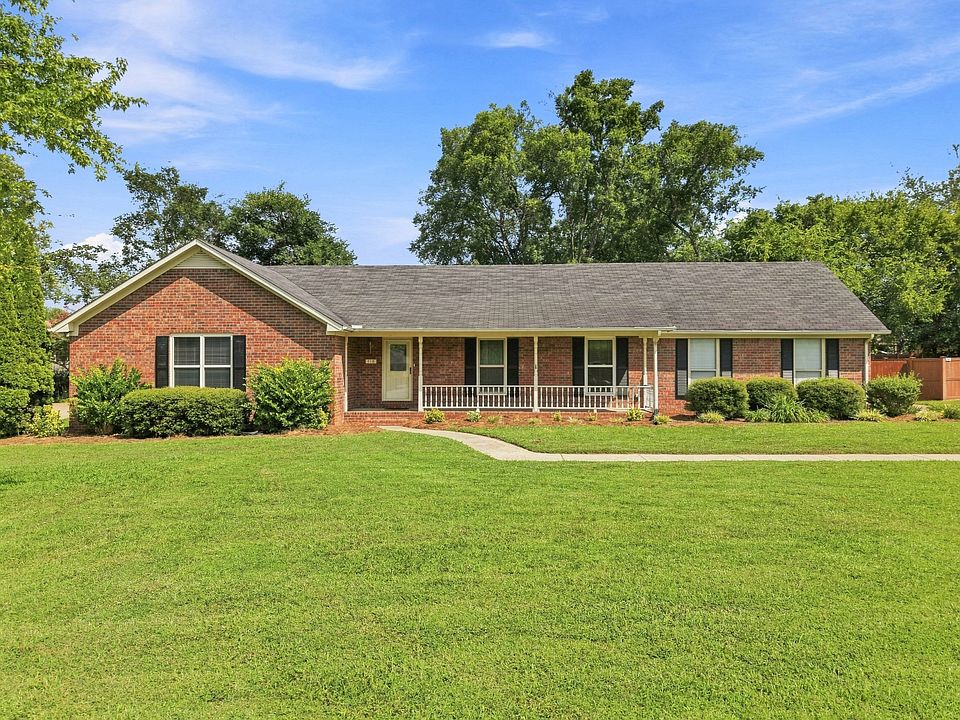 1st image of 718 Majesty Dr