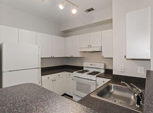 11305 Aristotle Dr APT 105, Fairfax, VA 22030
