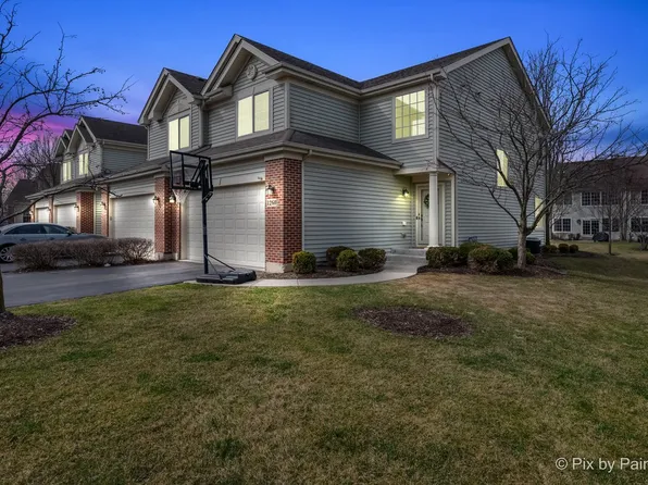 1260 W Lake Dr, Cary, IL 60013