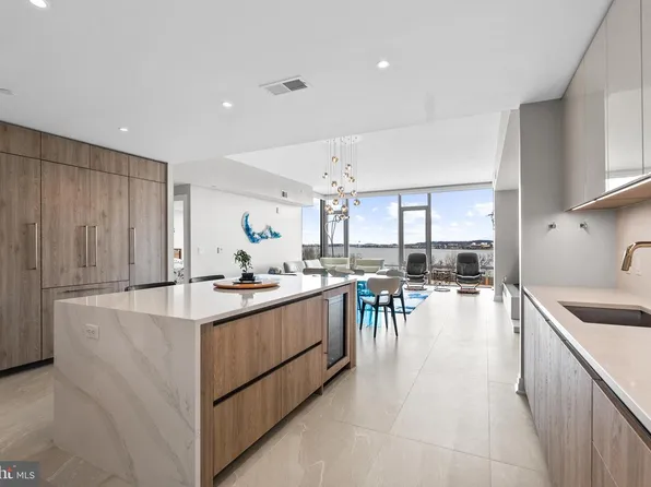 1201 N Royal St #405, Alexandria, VA 22314