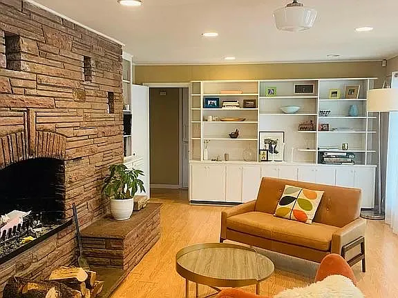 1516 Sunset Blvd — Photo 2