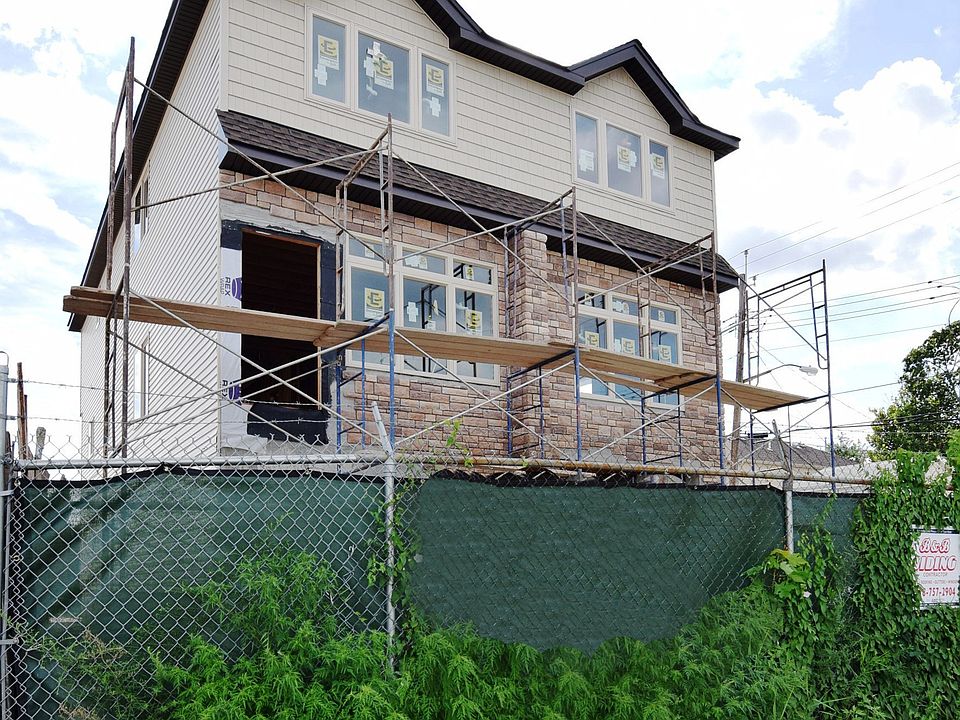 1st image of 4 Hempstead Ave