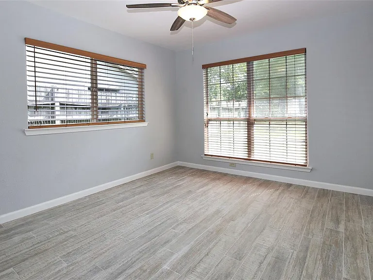 2806 Bluebonnet St — Photo 10