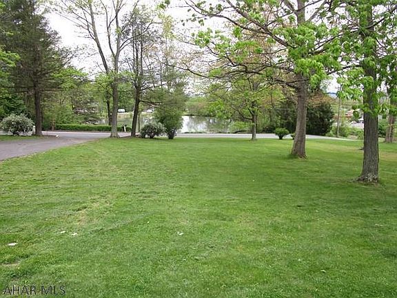 4th image of 137 Lake Dr