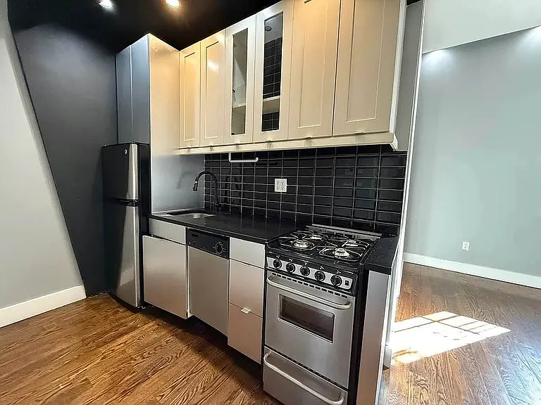 619 Gates Ave #1 — Photo 2