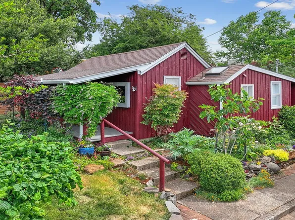 223 N 9th St, Philomath, OR 97370