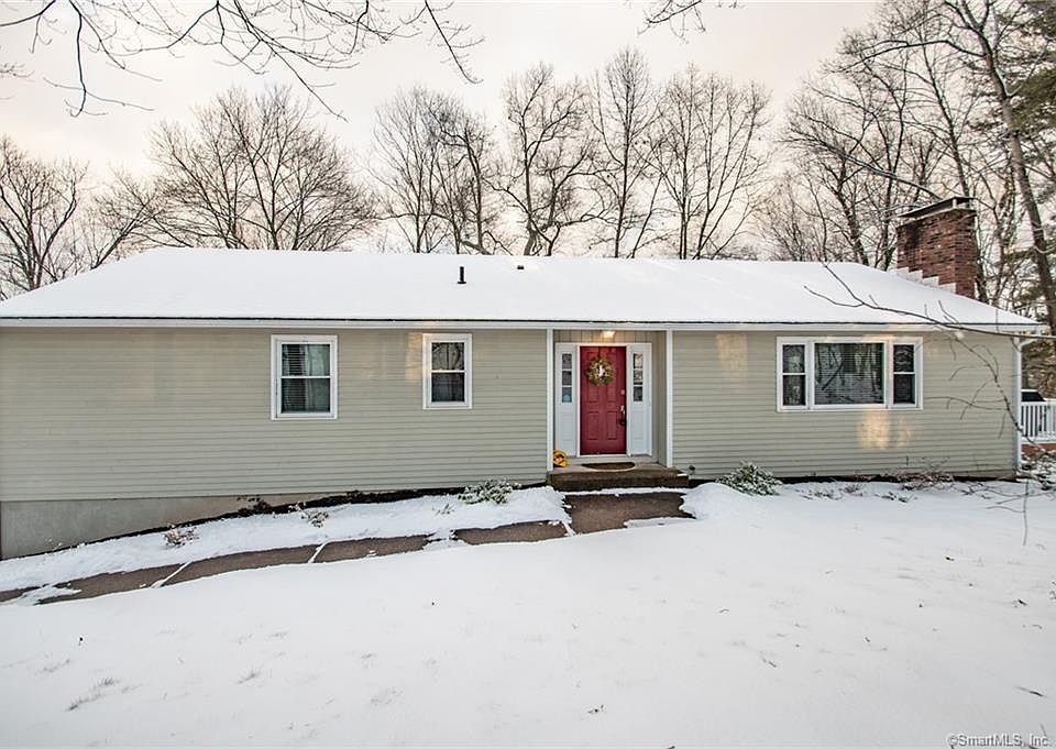 1st image of 40 Lakewood Cir N