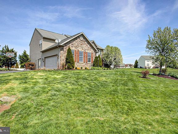 5th image of 1223 E Pebblebrook Dr