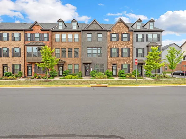 43501 Apple Orchard Sq, Ashburn, VA 20148