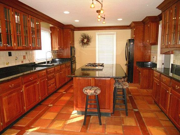 2nd image of 32 Meadville Dr
