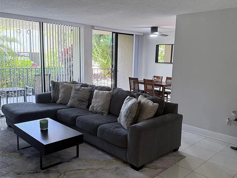 859 Jeffery St #1040 — Photo 14