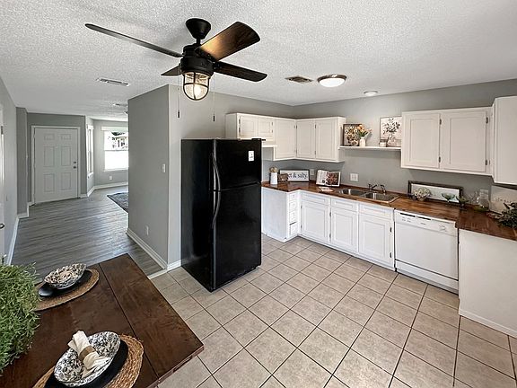 5th image of 1038 Todd Ln