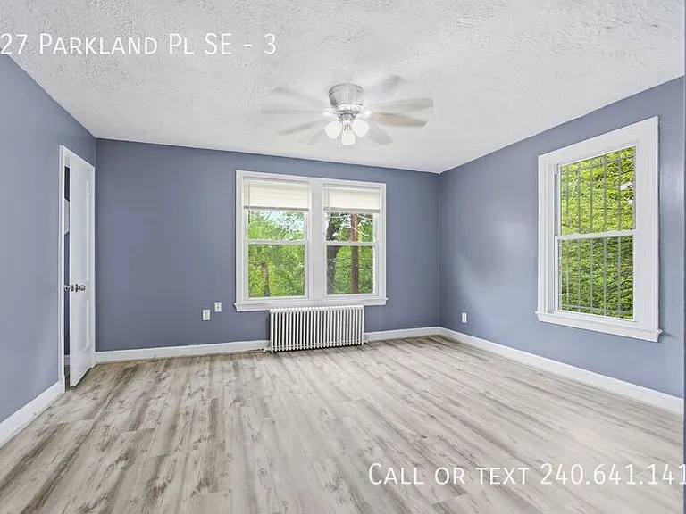 327 Parkland Pl SE #3 — Photo 2