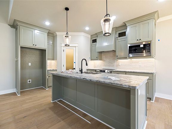5th image of 18 Kendal Dr