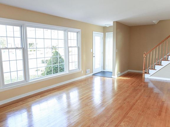 4th image of 2438 Lake Dr SE