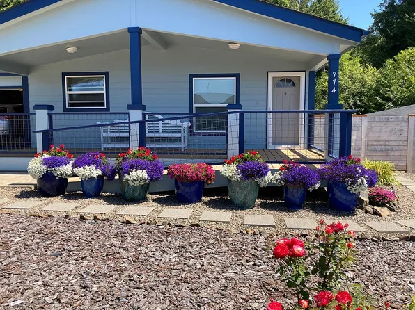 774 SE Winchell Dr, Depoe Bay, OR 97341