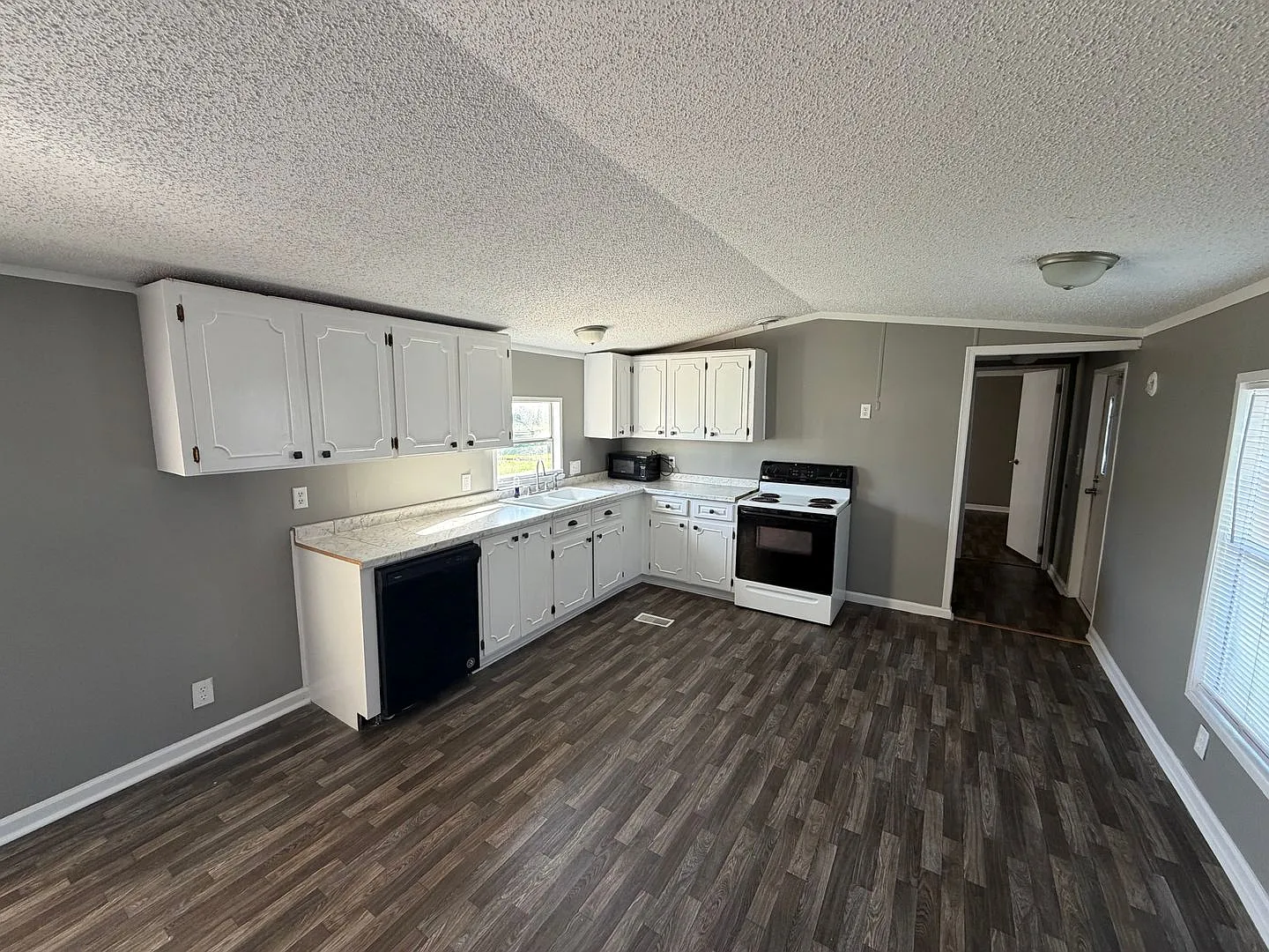 3 bed, 2 bath mobile home — Photo 2