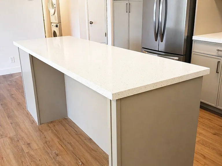 Chateau Sandel Apartments — Photo 8