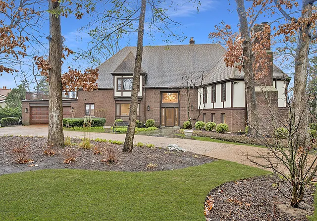 1800 Ridgewood Ln W photo 1