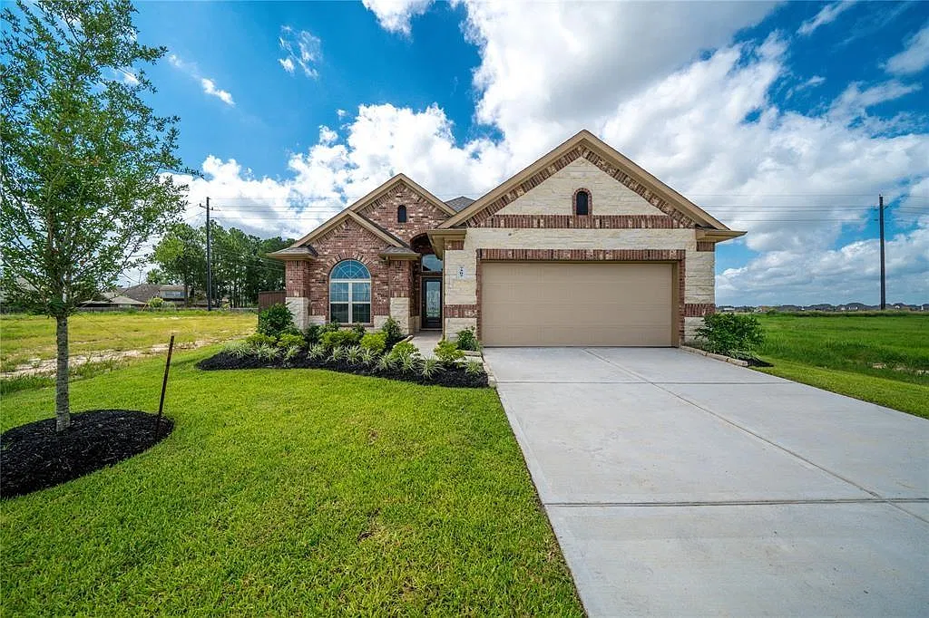 3 bed, 2.0 bath, 1730 sqft, $2,440 — Photo 1