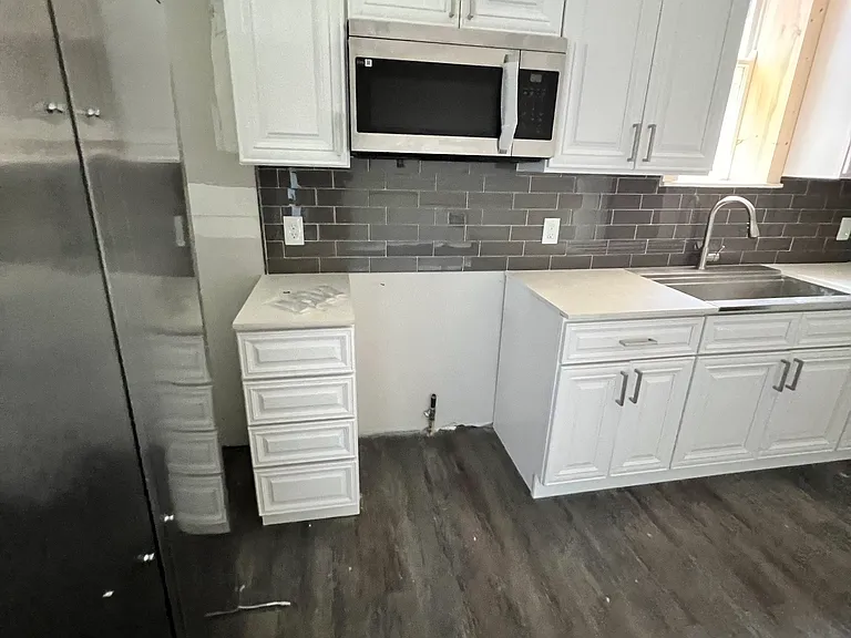 4434 Clarence Ave — Photo 2