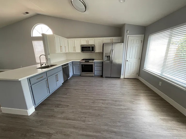 9361 Castleview Dr — Photo 21