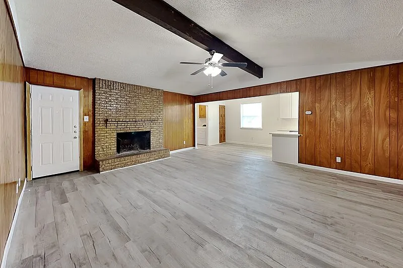 3 bed, 2.0 bath, 1690 sqft, $1,900 — Photo 3