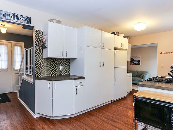5th image of 706 Montrose Ave