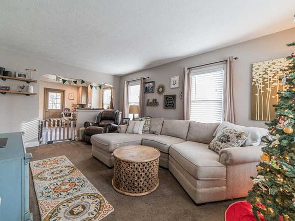2nd image of 570 Collingwood Ave