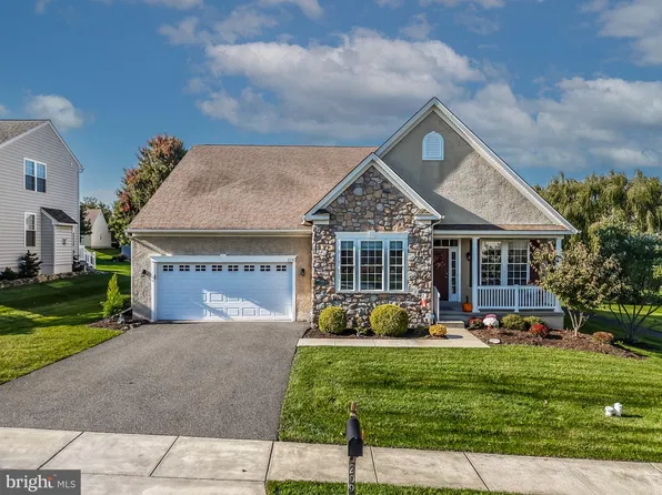 209 Cog Hill Dr, Honey Brook, PA 19344