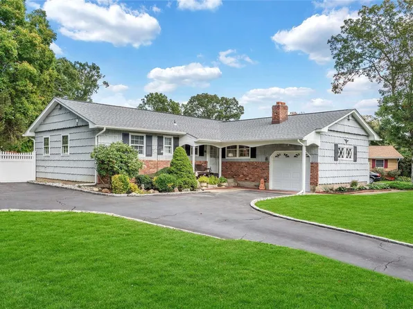 7 Galahad Lane, Nesconset, NY 11767