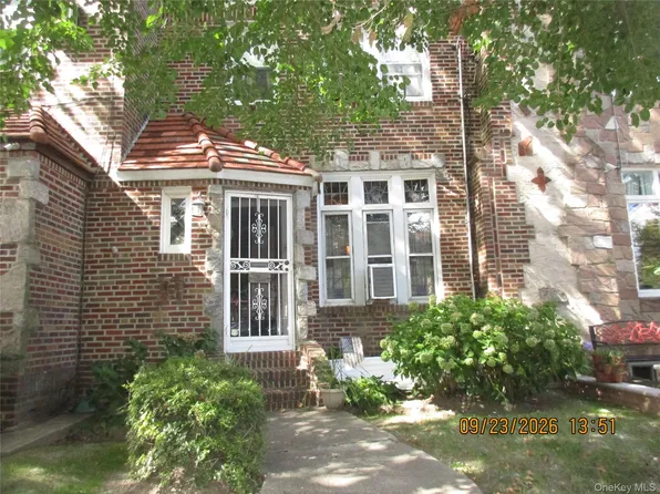 82-51 penelope Avenue, Middle Village, NY 11379