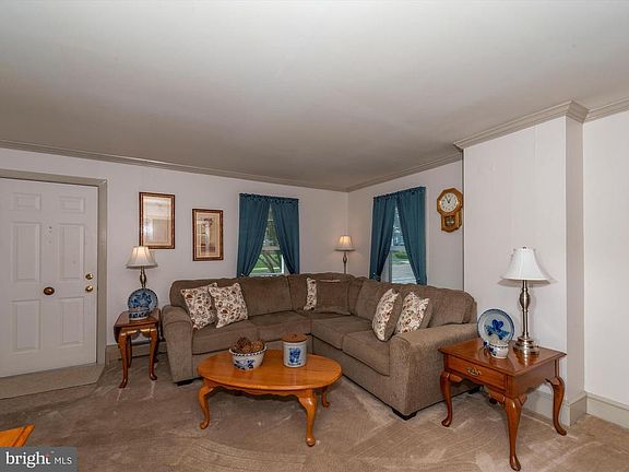 4th image of 701 Hodgson St