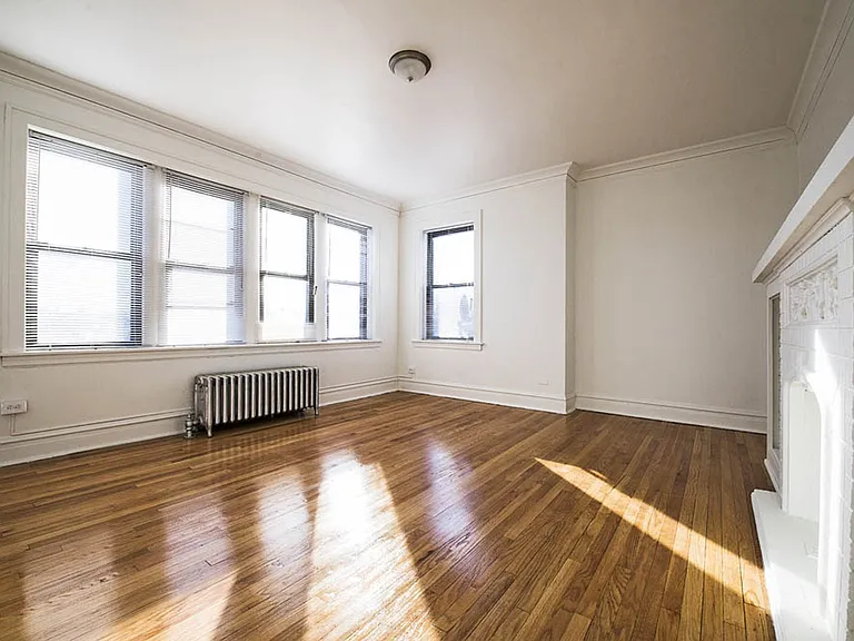1704 W 77th St — Photo 14